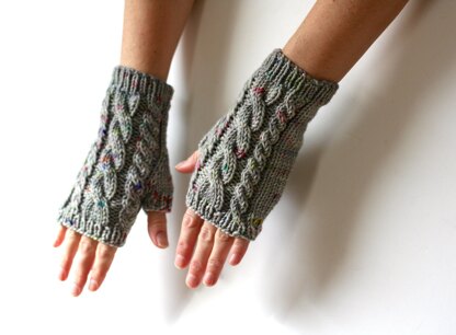 Cabled Delight Mitts