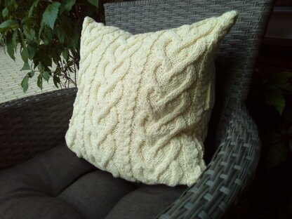 Cabled heart chain pillow