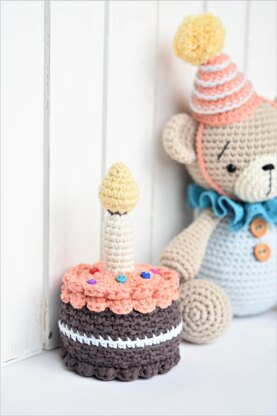 Birthday bear and jummy cake