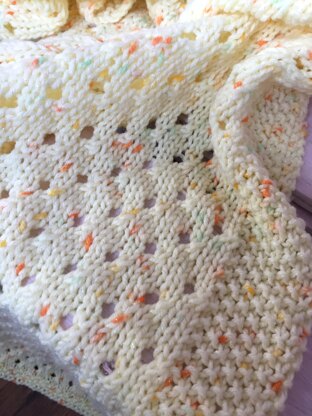 Easy Eyelets Baby Blanket Set