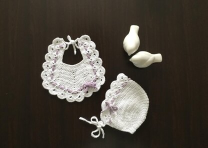 Camellia Baby Girl Bib & Bonnet Set N 484