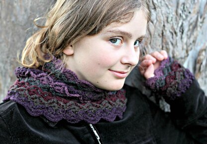 Roughcut Diamonds Cowl and Wrist Warmers