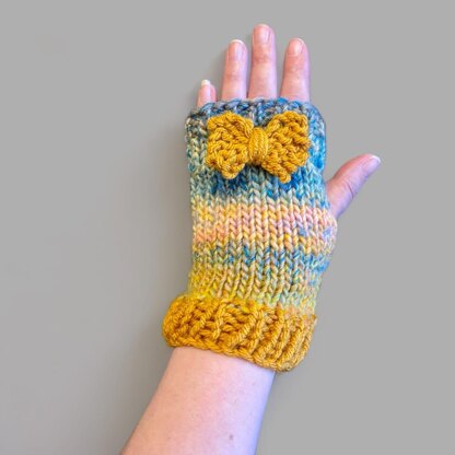 Simple Texting Mittens with Bows