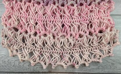 Hairpin Lace Cowl