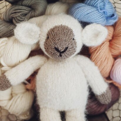 Lulu Lamb - knitting pattern