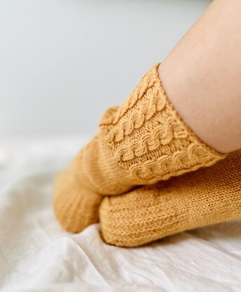 Autumn cable socks