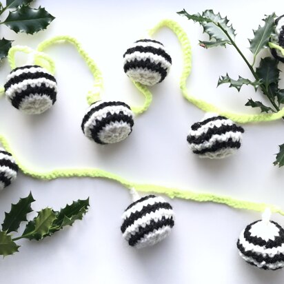 Baa Hum Bug Chunky Bauble Bunting