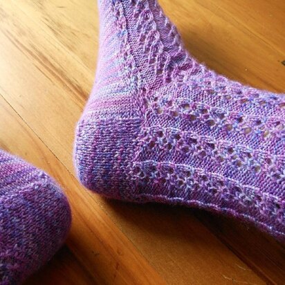 Ribbon Curl Socks - knitting pattern