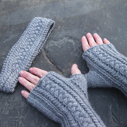 Steppingstone Fiber Creations Bluster-Proof Mitts and Headband PDF