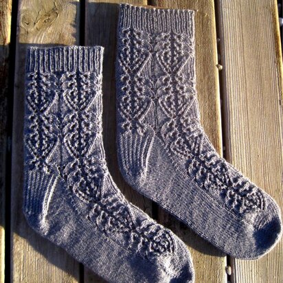 Evelyn Lace Socks - knitting pattern