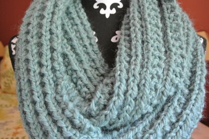 Chunky Uneven Rib Stitch Infinity Scarf