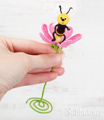 Micro Bee with flower