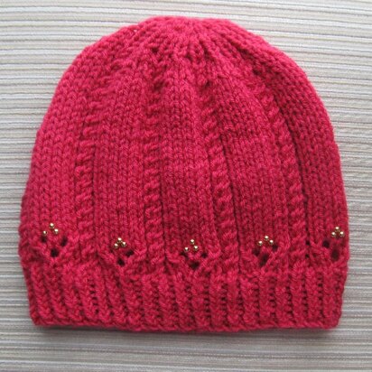 Red Hat with Small Lacy Triangles and Beads for a Lady - knitting pattern