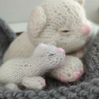 Cat and little kittens -KITTEN knitting pattern