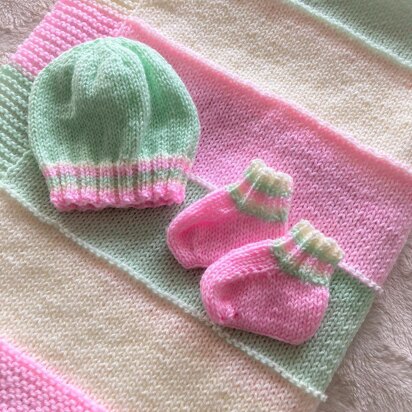 Bold Stripes Baby Blanket , Hat & Bootees Set