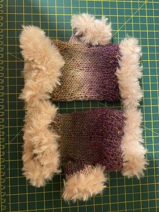 Fluffy Thumb Mitts