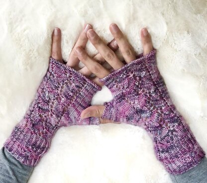 Lace Fingerless Mitts