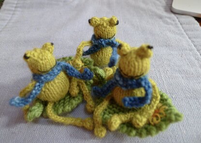 Hop Hop Little Frog Brooch