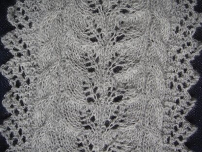 Twin Leaf and cable scarf with lacy pointed edgings