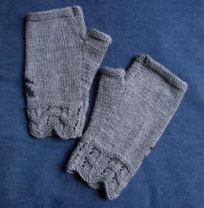 Puffin fingerless mitts