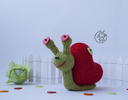 Snail heart amigurumi