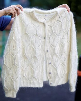 Bumblebee Cardigan - knitting pattern