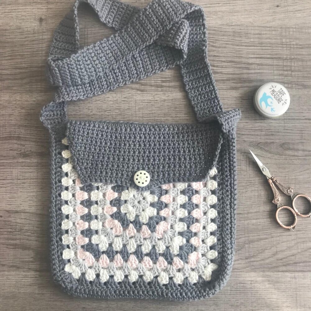 How to Crochet A Crossbody Bag From Squares, Free Pattern