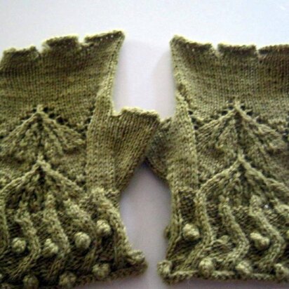 Laisse Vignes Fingerless Gloves - knitting pattern