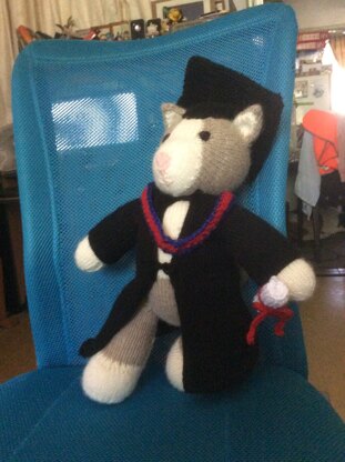 Graduation Gown (Knit a Teddy)