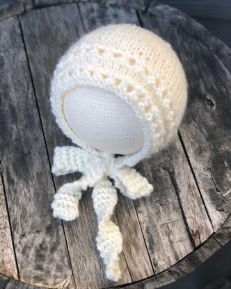 Eyelet Bonnet