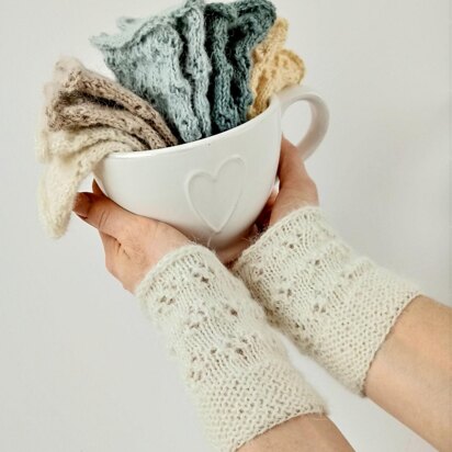 Cornus Suecica Wrist Warmers - knitting pattern