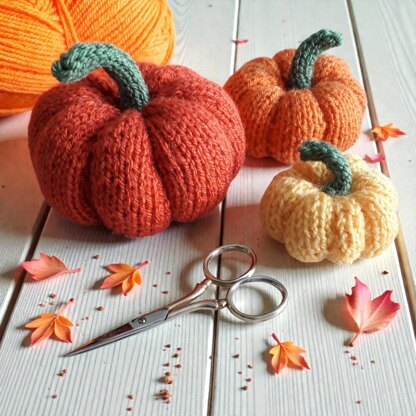 Easy knitted Pumpkins