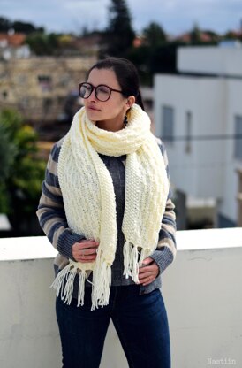 Akureyri textured knit scarf with fringe