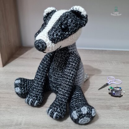 Barrold the Badger - US Terminology - Amigurumi