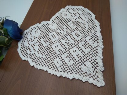 LOVE AND PEACE Filet Doily