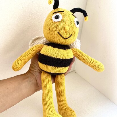 Pattern: knitted toy Mr. Bee