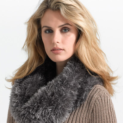 Cushy Fur Cowl in Lion Brand Fun Fur - L0734