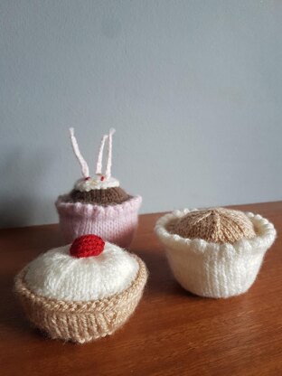 Knitted Cupcake