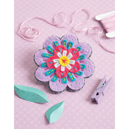 Hawthorn Handmade Beatrix Flower Brooch Felt Craft Kit