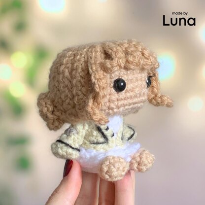 Taylor Swift Amigurumi | Folklore Crochet Pattern