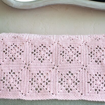 Diamond Filet Motif Crochet Baby Blanket Pattern