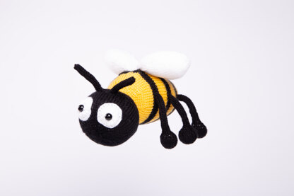 Honey the Bee in Deramores Studio DK Acrylic - Downloadable PDF
