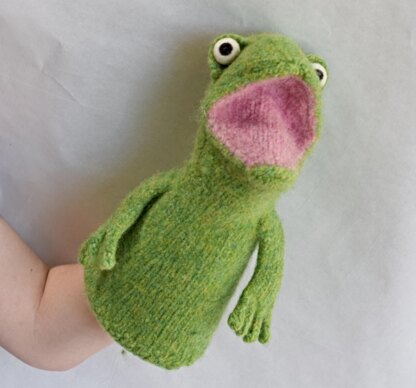 Frog Puppet Knitting pattern by cynthia pilon