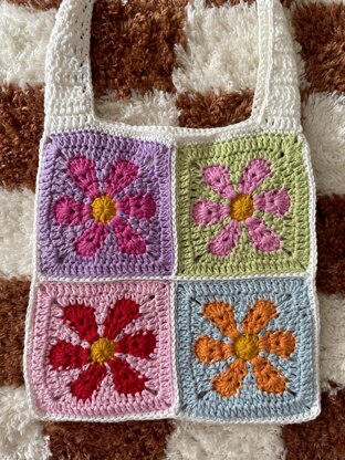 Granny squares tote bag Crochet pattern by Realm Designs