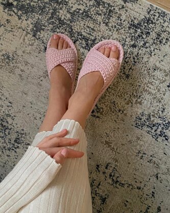 Criss Cross Slippers Crochet Pattern, Crochet Slides with Straps Video Tutorial