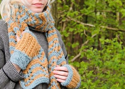 Ribble scarf and Wristwarmers