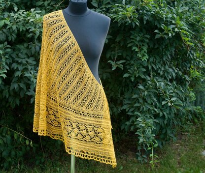 Golden TripleLeaf Shawl