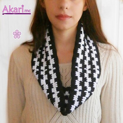 Cowl in black and white _ M29