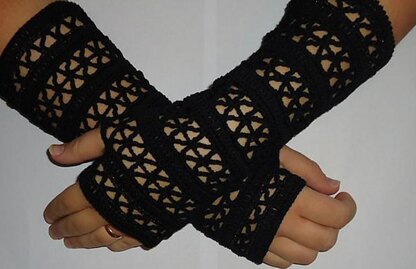 Geometrical Fingerless Mittens