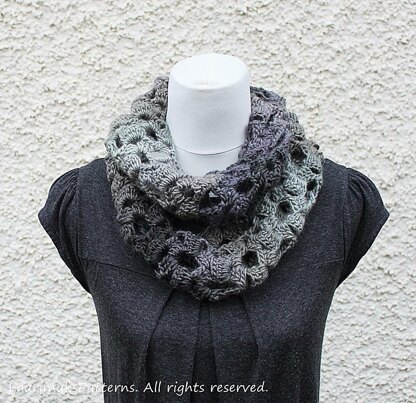 Domino infinity scarf